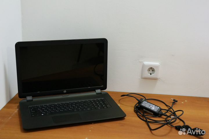 Современный ноутбук, с большим ярким экраном