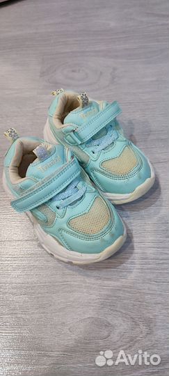 Кроссовки девочке