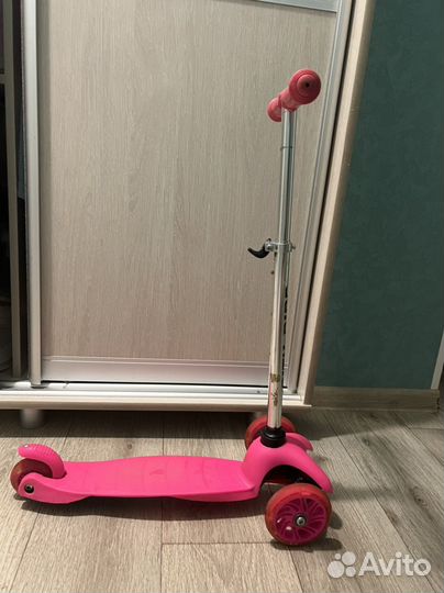 Самокат трехколесный