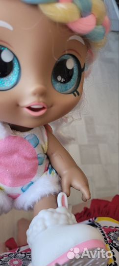 Кукла и кровать