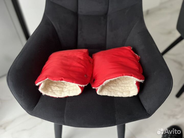 Муфты-варежки на детскую коляску с овчиной