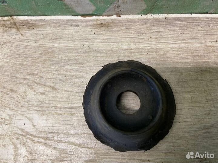 Опора заднего амортизатора Фольксваген Гольф 3 В