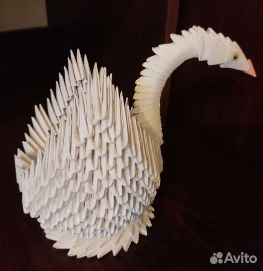 Лебедь из оригами