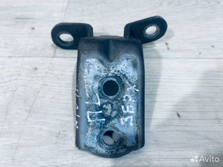 Петля двери передняя левая Kia Rio седан 1.4 G4FA