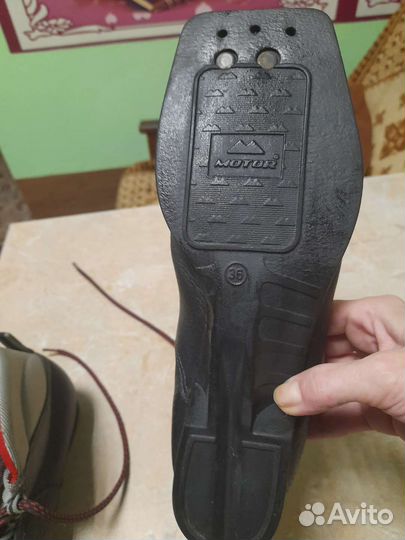 Лыжные ботинки