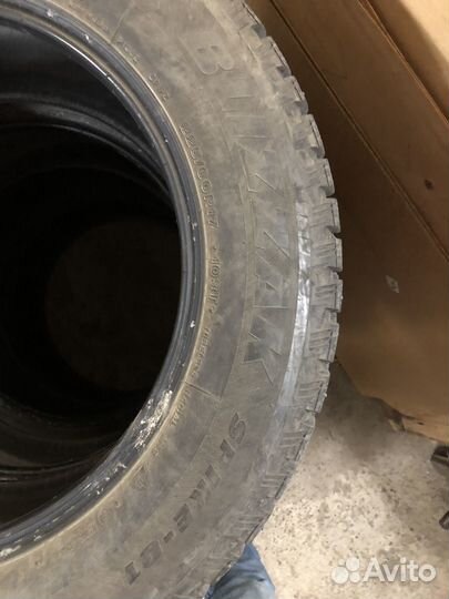 Bridgestone Blizzak Spike-01 5/9 R17