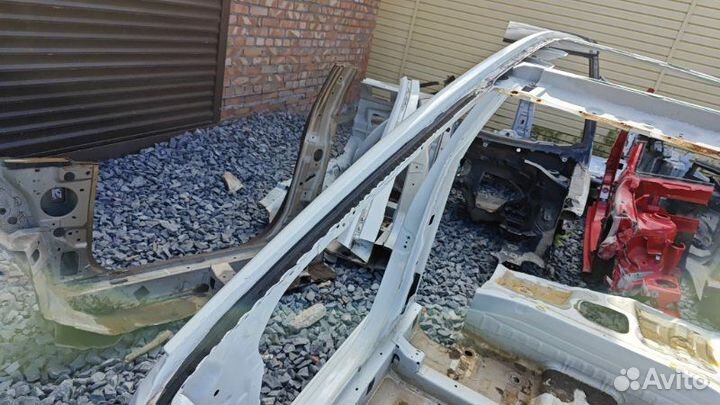 Стойка лобового стекла (банан) передняя правая Kia