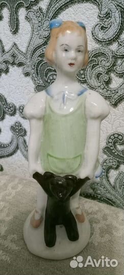 Статуэтка фарфор