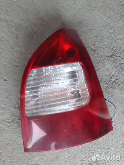 Задний правый фонарь калина универсал