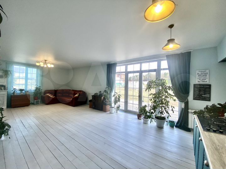 Дом 205 м² на участке 18,5 сот.