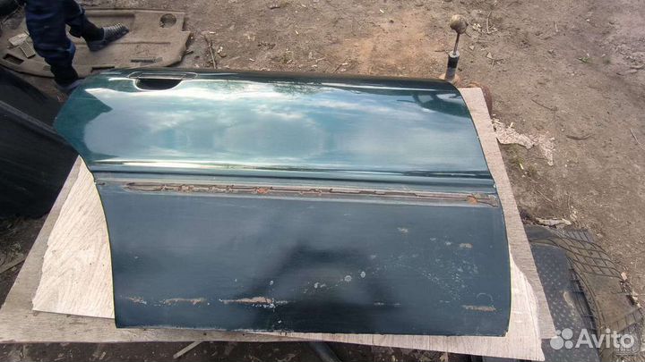 Задняя правая дверь Audi 80