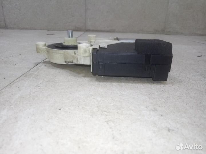 Моторчик стеклоподъемника Volkswagen Jetta 6 5K