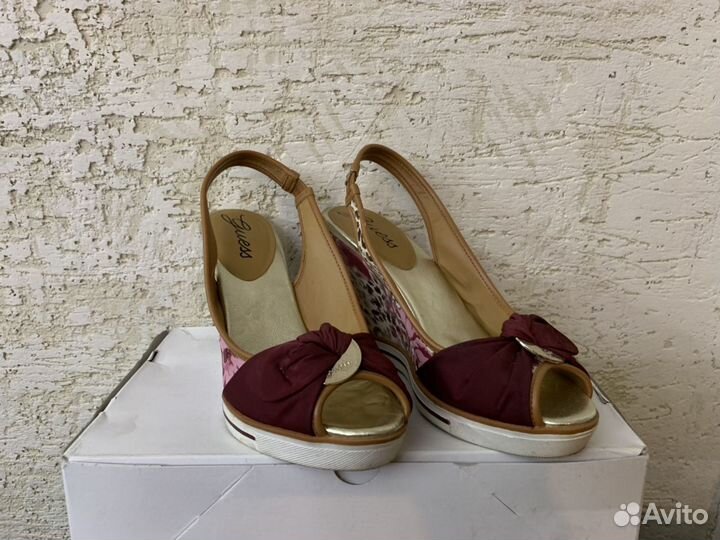Босоножки guess