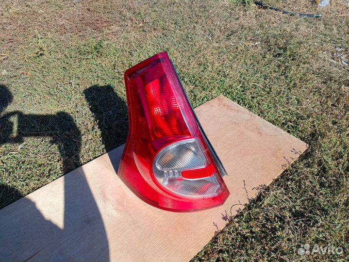 Фонарь задний левый renault sandero