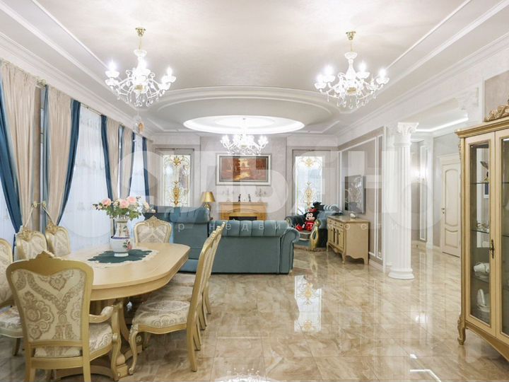 Дом 671 м² на участке 20 сот.