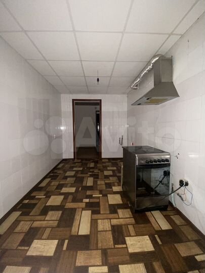 3-к. квартира, 100 м², 1/14 эт.