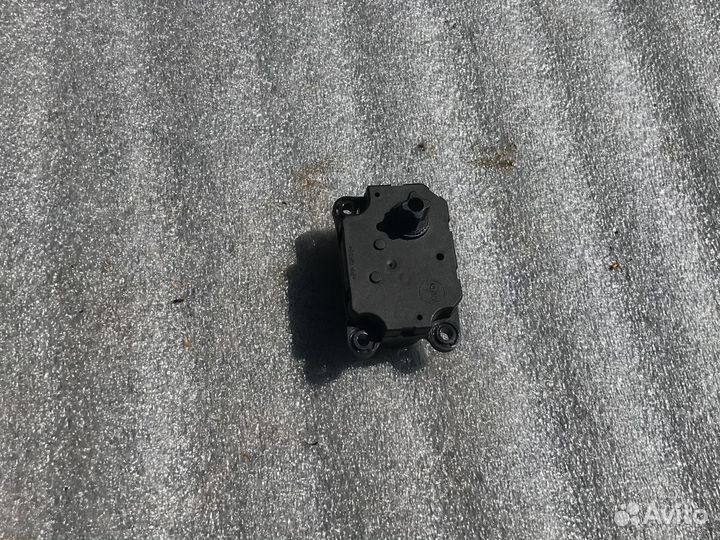 Моторчик заслонки отопителя Chevrolet Camaro V