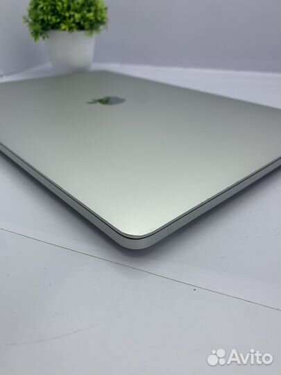 Apple MacBook Pro 15 2018 i7 16gb 256gb silver