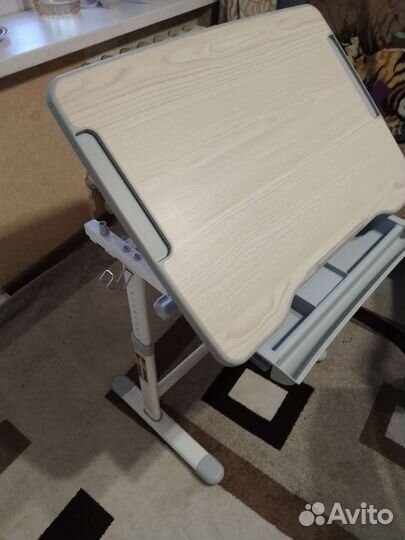 Школьная парта и стул