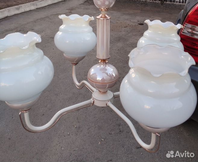 Люстра из перламутра