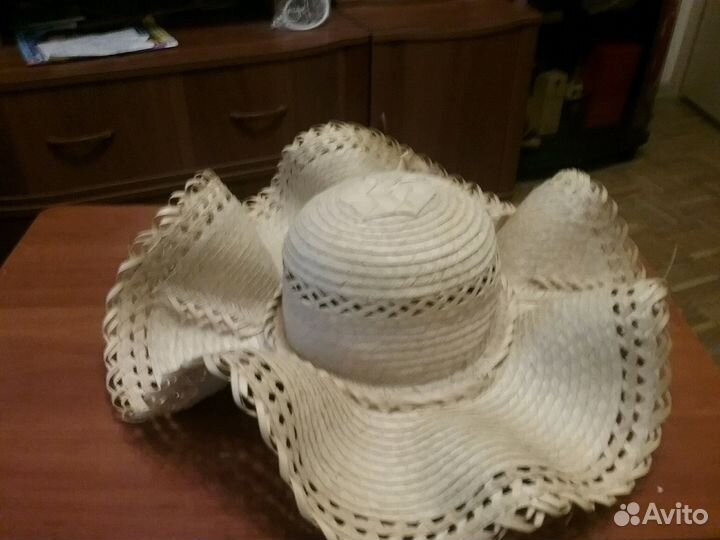 Шляпка соломенная