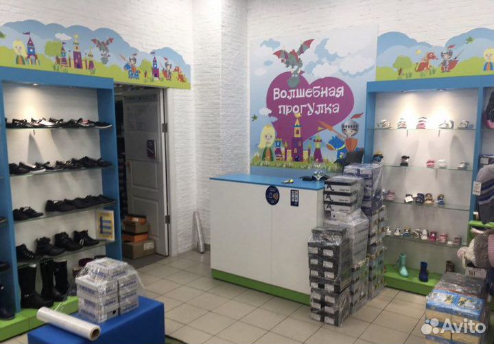 Стеллажи для магазина обуви