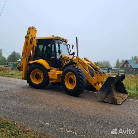 Аренда трактора-экскаватора-погрузчика