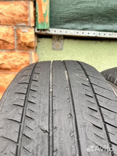 Yokohama dB Decibel E70B 215/60 R16