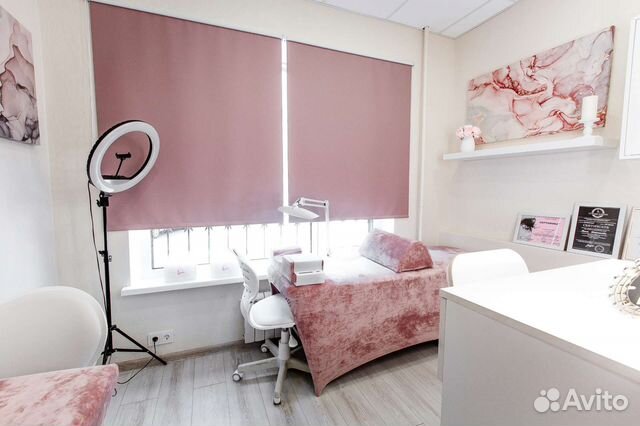 Лэшмейкер, мастер по наращиванию ресниц