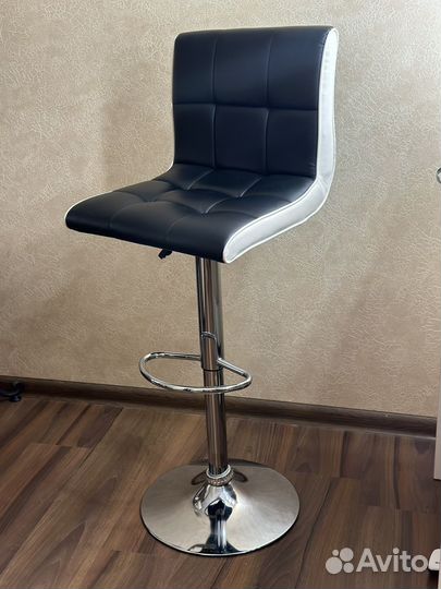 Стул барный визажиста