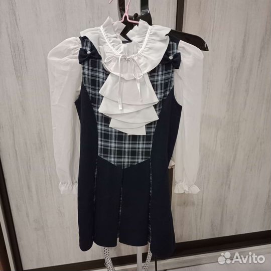 Школьная форма синяя, блузки 128-134