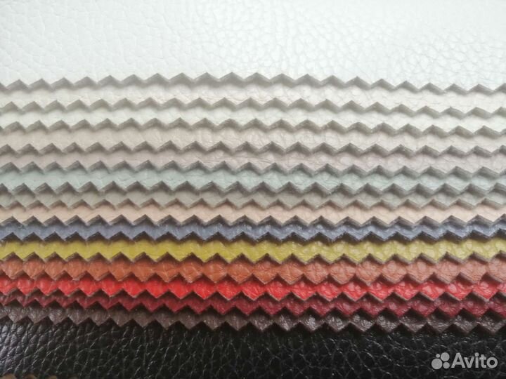 Образцы кожи и мебельных тканей