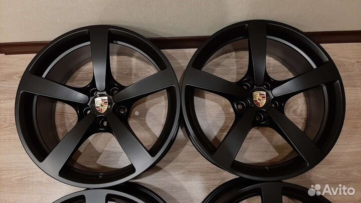 Оригинальные диски Porsche Macan R18 Венгрия