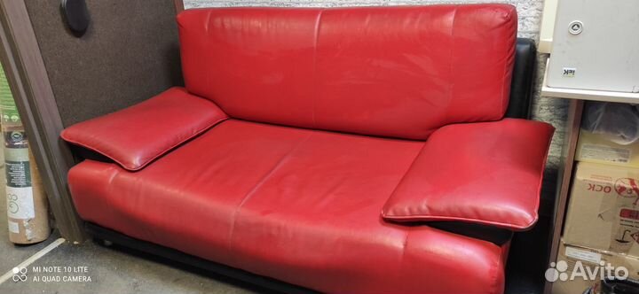 Диван красный (кож.зам