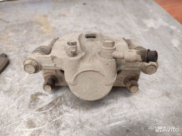 Суппорт задний правый Hyundai Santa Fe 2 D4HB 2010