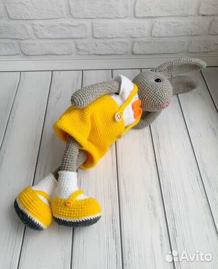 Вязаные игрушки зайчик