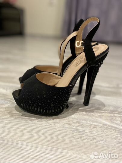 Туфли со стразами 36