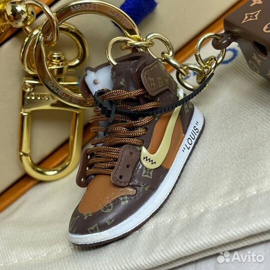 Брелок louis vuitton кроссовок