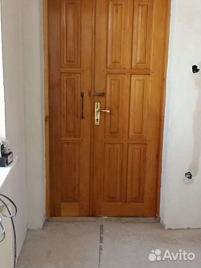 Дверь входная деревянная