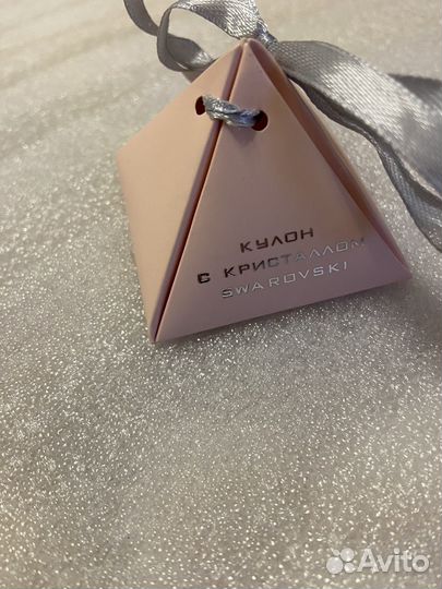 Кулон с кристаллом Swarovski