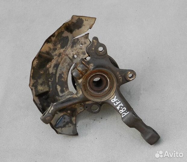 Кулак поворотный правый VW Passat B3