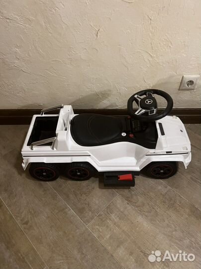 Электромобиль каталка толокар Mercedes белый