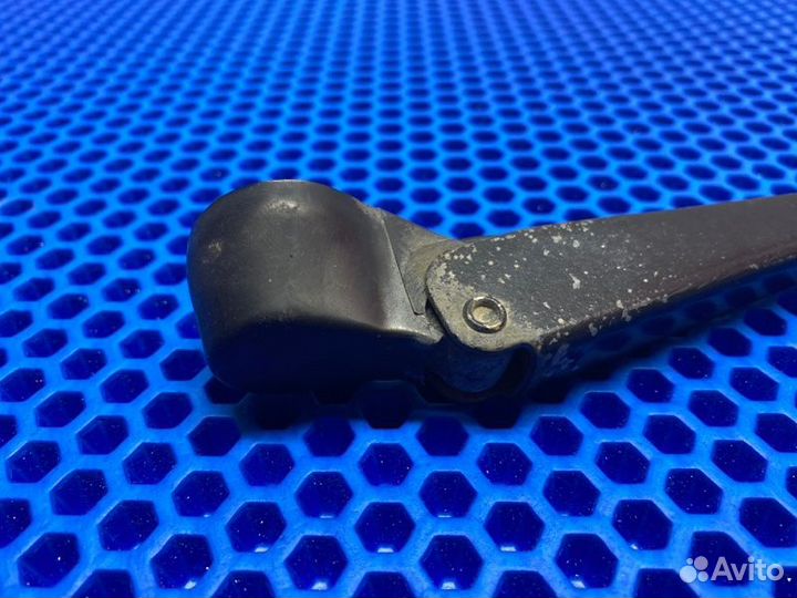 Поводок стеклоочистителя передний левый Opel Corsa