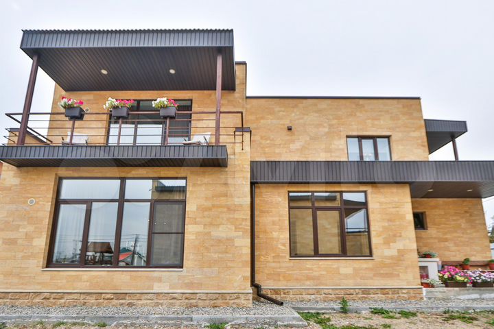 Коттедж 183 м² на участке 7 сот.