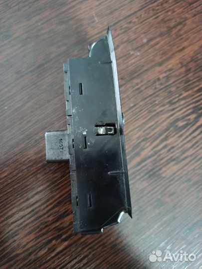 Кнопки стеклоподъемников Volkswagen