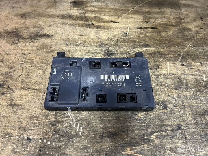 Блок управления правой двери Mercedes W209