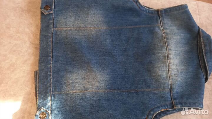 Джинсовая жилетка