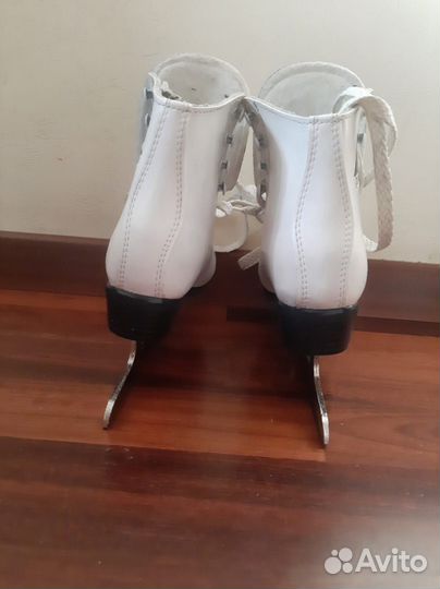 Коньки снегурки размер 30