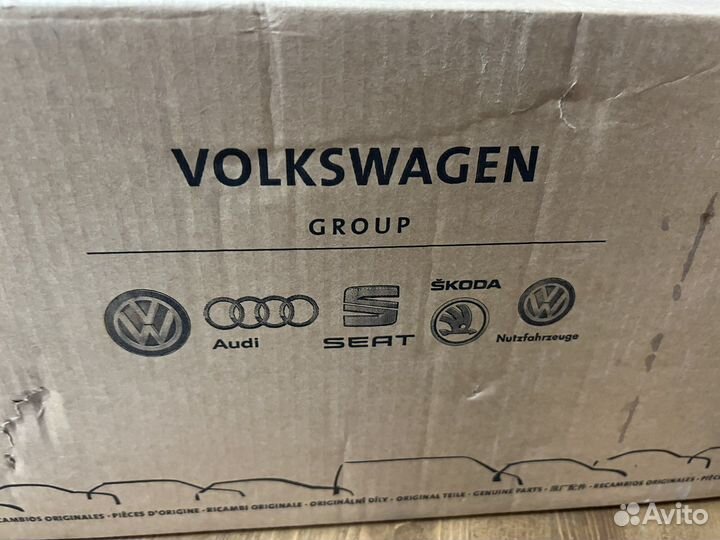 Корпус воздушного фильтра Touareg 2.5 2007