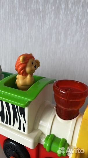 Игрушка паровозик с животными